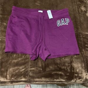 NWT woman’s size medium Gap shorts